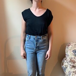 Scoop neck black linen blouse